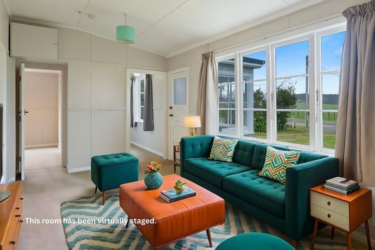 Photo of property in 674 Waikawa Beach Road, Waikawa Beach, Levin, 5573