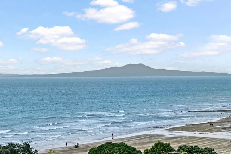 Photo of property in 37a Hyde Road, Rothesay Bay, Auckland, 0630