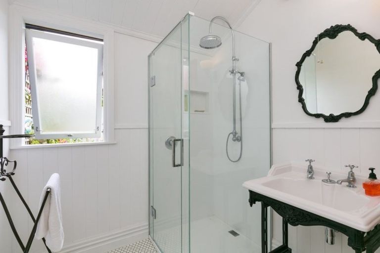 Photo of property in 7 Aorangi Terrace, Thorndon, Wellington, 6011