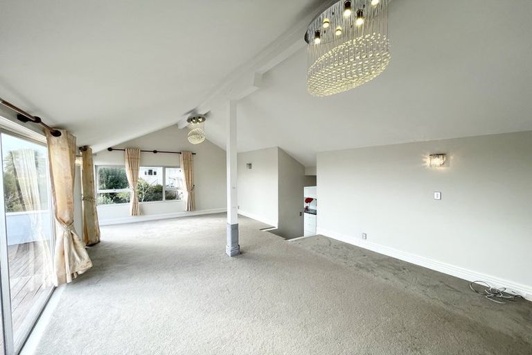 Photo of property in 165 Carlisle Road, Northcross, Auckland, 0632