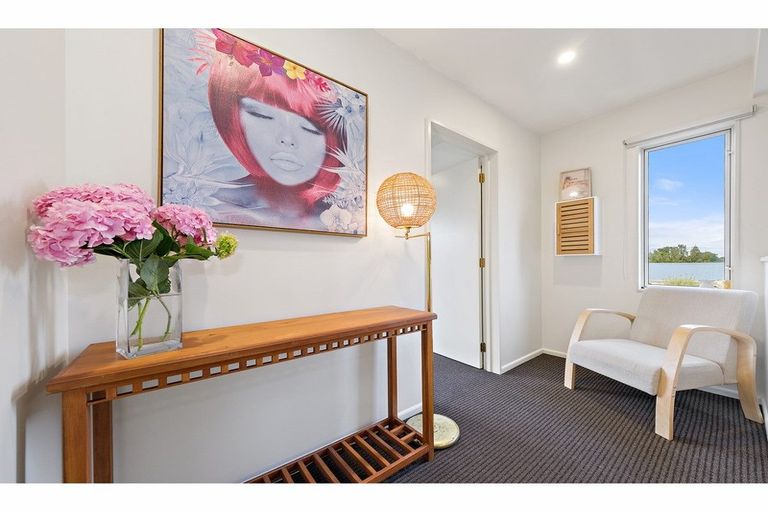 Photo of property in 10 Yeovil Place, St Albans, Christchurch, 8052