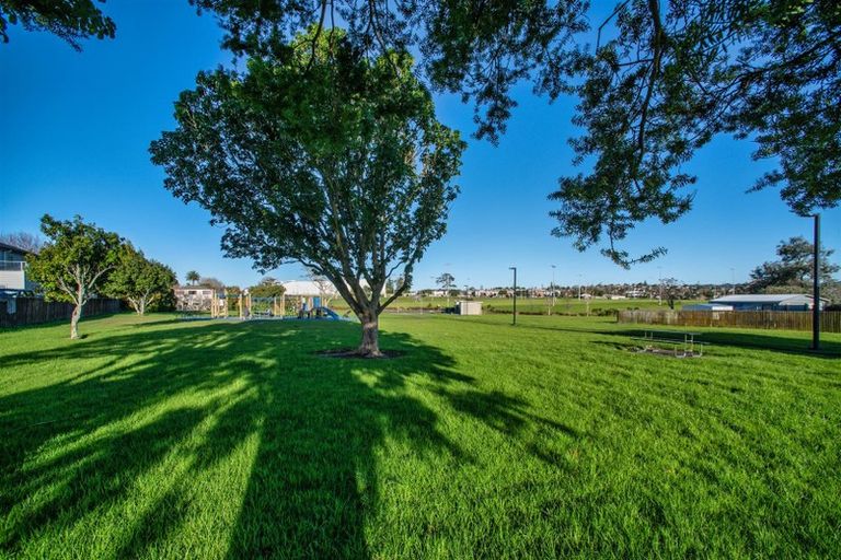 Photo of property in 26 Kirrie Avenue, Te Atatu South, Auckland, 0610