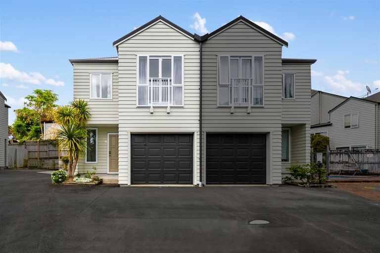 Photo of property in 12/30 John Jennings Drive, Oteha, Auckland, 0632