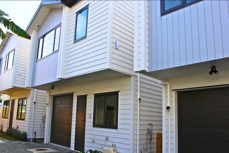 Photo of property in 90c Moire Road, Massey, Auckland, 0614