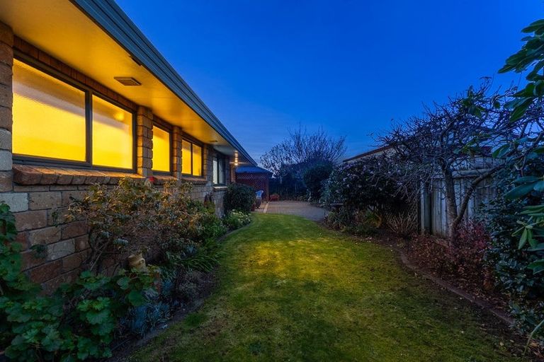 Photo of property in 80 Guildford Drive, Paraparaumu, 5032