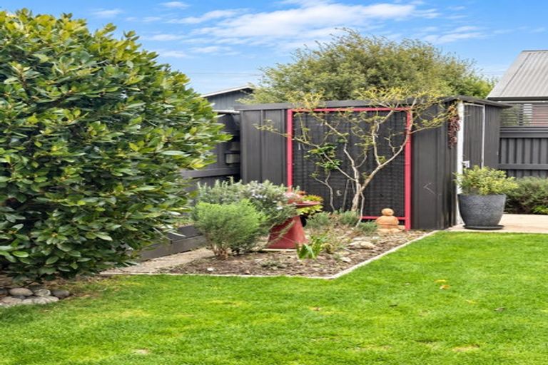 Photo of property in 2 Angus Place, Carterton, 5713