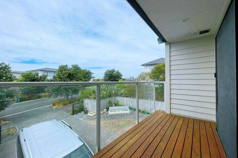 Photo of property in 10 Bounty Road, Long Bay, Auckland, 0630