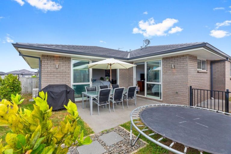 Photo of property in 8 Naeo Close, Papamoa Beach, Papamoa, 3118