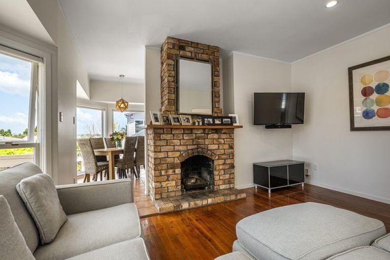 Photo of property in 2/158 Onewa Road, Northcote, Auckland, 0627