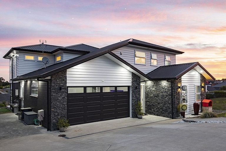 Photo of property in 2 Tauwaka Crescent, Riverhead, 0820