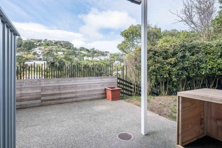 Photo of property in 33 Tiketike Way, Brooklyn, Wellington, 6021