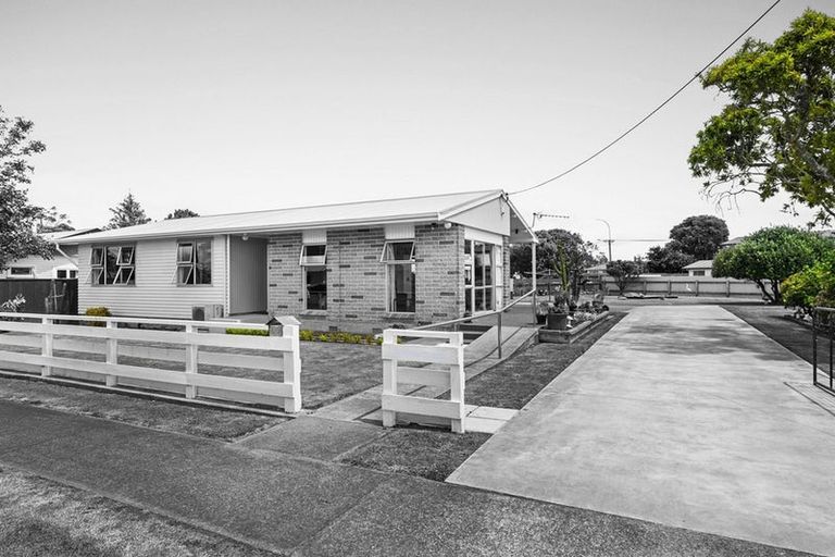 Photo of property in 32 Grey Street, Normanby, Hawera, 4614
