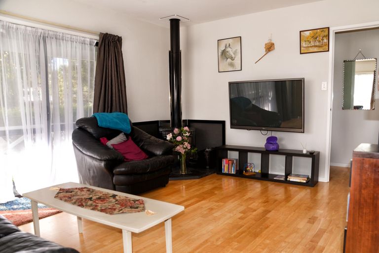 Photo of property in 166 Carnoustie Drive, Wattle Downs, Auckland, 2103