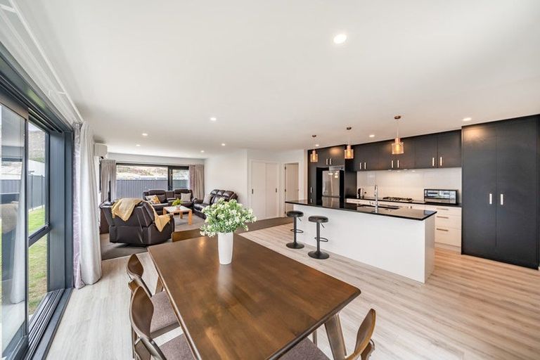 Photo of property in 15 Cynisca Crescent, Wallaceville, Upper Hutt, 5018