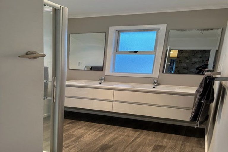 Photo of property in 28 High Street West, Waitara, 4320