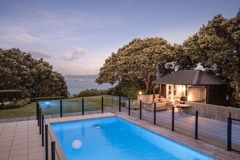 Photo of property in 34 Seatoun Heights Road, Seatoun, Wellington, 6022