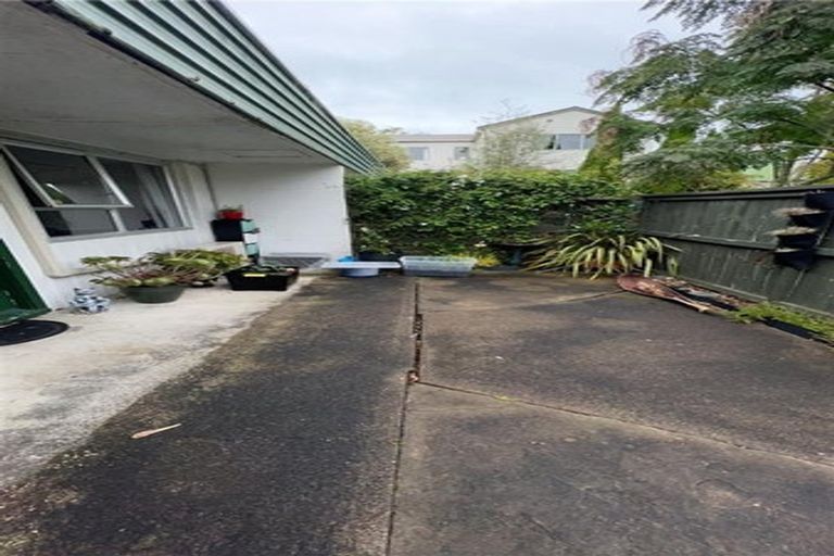 Photo of property in 2/17 Cresta Avenue, Beach Haven, Auckland, 0626