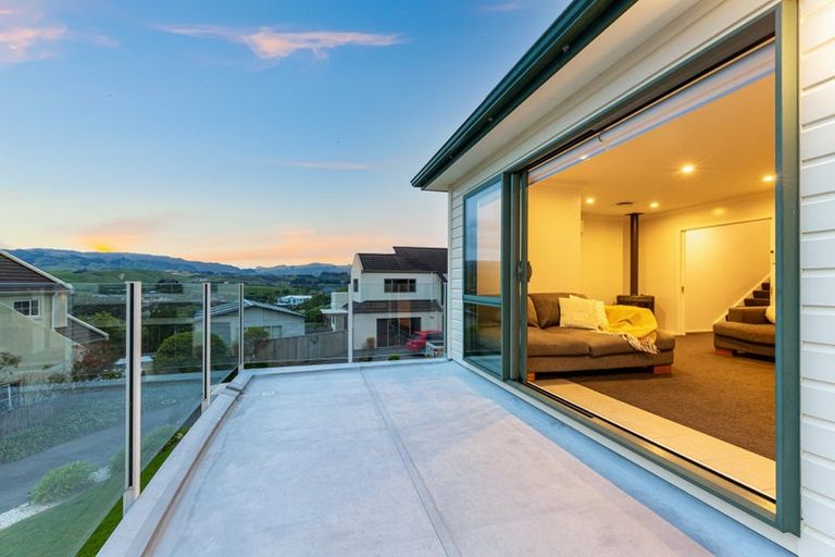 Photo of property in 12 Bowsprit Way, Whitby, Porirua, 5024