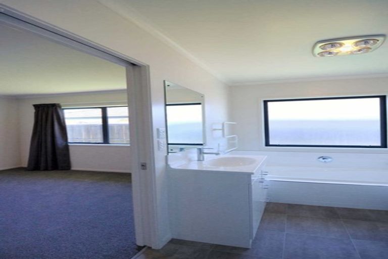 Photo of property in 19 Ragley Way, Rolleston, 7615