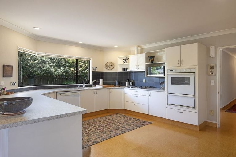 Photo of property in 12 Papawai Grove, Waikanae, 5036