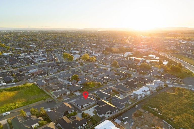 Photo of property in 8 Faber Place, Rototuna North, Hamilton, 3210