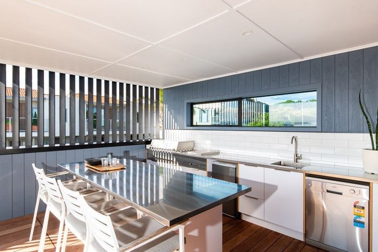 Photo of property in 19 Hospital Terrace, Hospital Hill, Napier, 4110