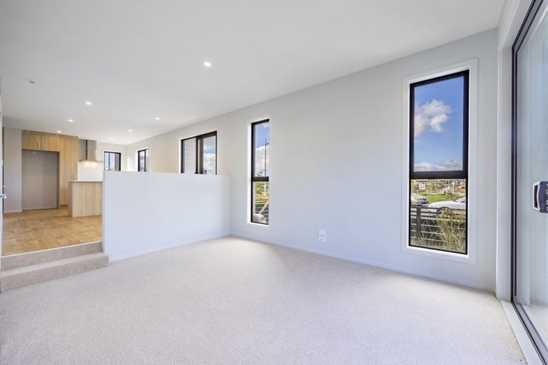 Photo of property in 2a Nerita Place, Long Bay, Auckland, 0630