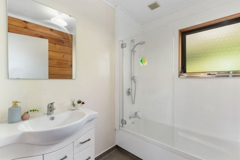 Photo of property in 8 Shackle Lane, Whitby, Porirua, 5024