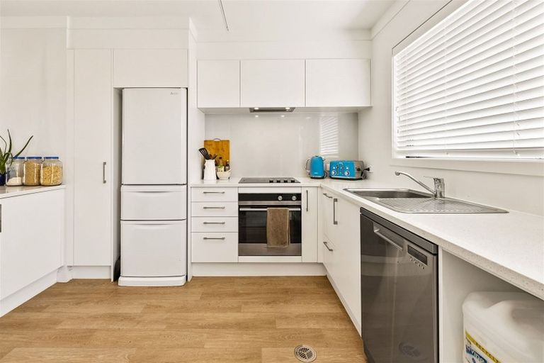 Photo of property in 4/2 Brandon Road, Glen Eden, Auckland, 0602