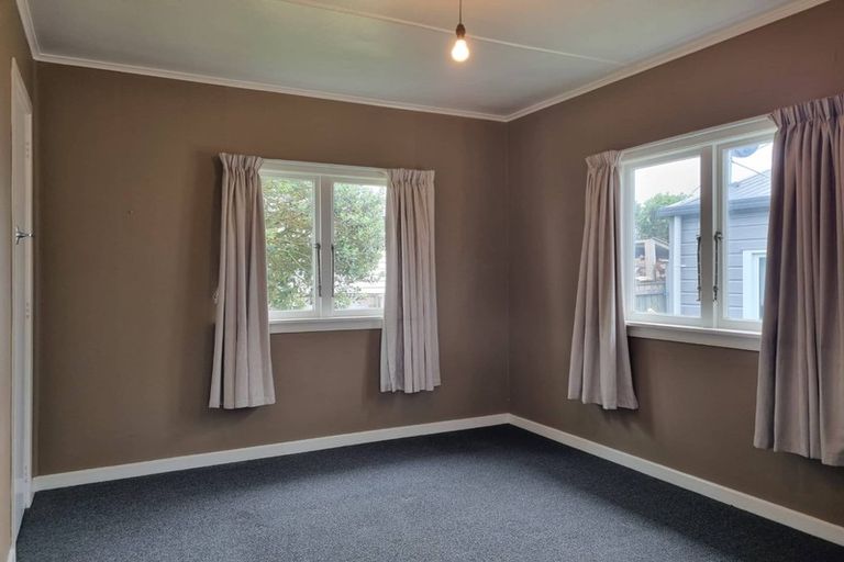 Photo of property in 93 Broadway, Waitara, 4320