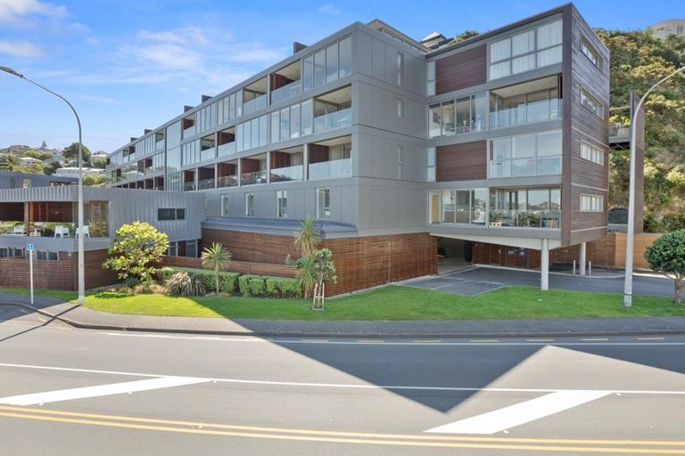 Photo of property in Patent 326 Apartments, 326 Evans Bay Parade, Hataitai, Wellington, 6021