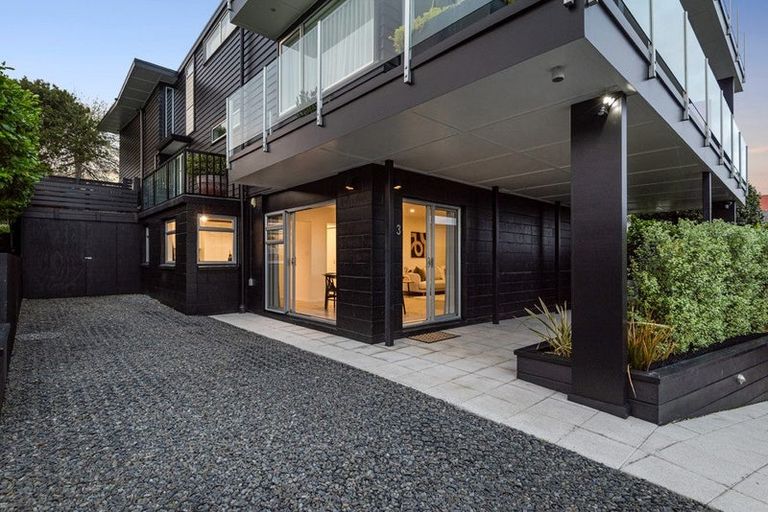 Photo of property in G 01/97 Pupuke Road, Northcote, Auckland, 0627