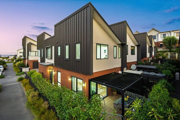 Photo of property in 8 Windlass Street, Long Bay, Auckland, 0630