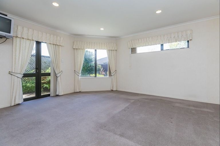 Photo of property in 64 Longford Park Drive, Takanini, 2112