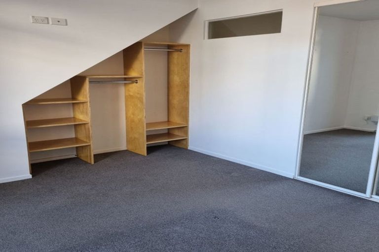 Photo of property in Pirie Street Townhouses, 2/35 Pirie Street, Mount Victoria, Wellington, 6011