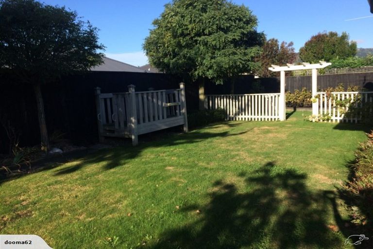 Photo of property in 25 Pentonville Close, Westmorland, Christchurch, 8025