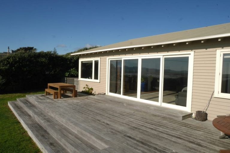 Photo of property in 106 The Parade, Paekakariki, 5034