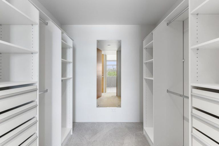 Photo of property in 11 Icarus Place, Half Moon Bay, Auckland, 2012