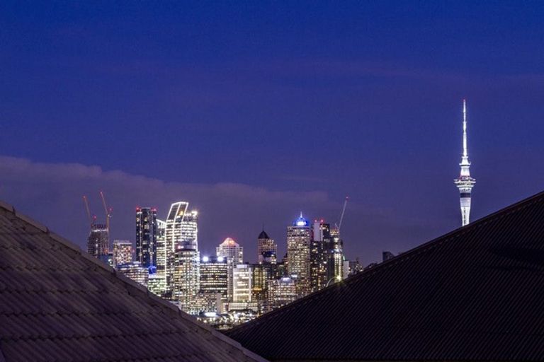 Photo of property in 2/43 Princes Street, Northcote Point, Auckland, 0627