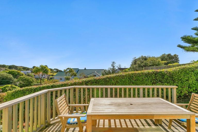 Photo of property in 7 View Road, Titahi Bay, Porirua, 5022