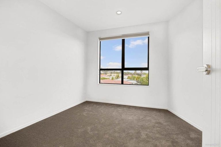 Photo of property in 24d Tomintoul Place, Highland Park, Auckland, 2010