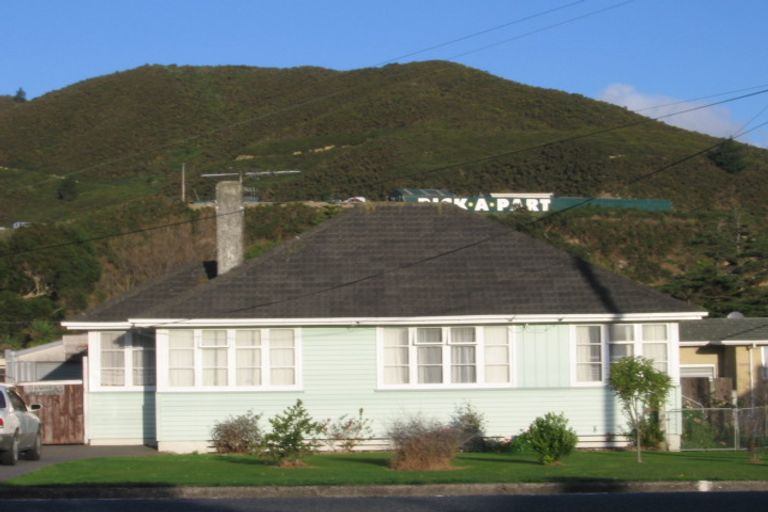 Photo of property in 1092 High Street, Taita, Lower Hutt, 5011