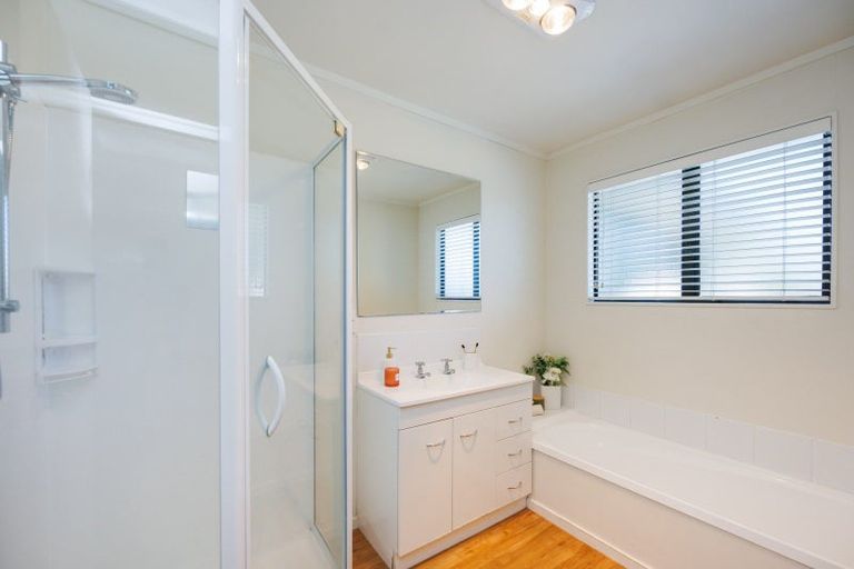 Photo of property in 92 Parnell Heights, Kelvin Grove, Palmerston North, 4414