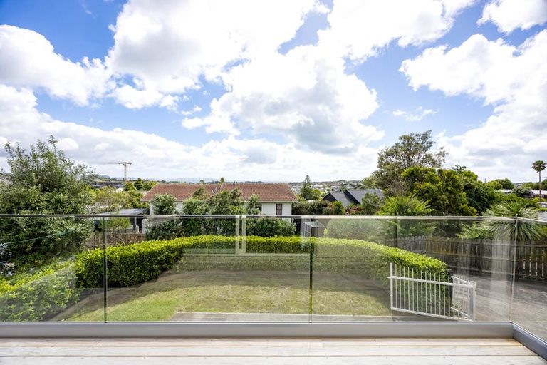Photo of property in 22 Whangaparaoa Road, Red Beach, 0932