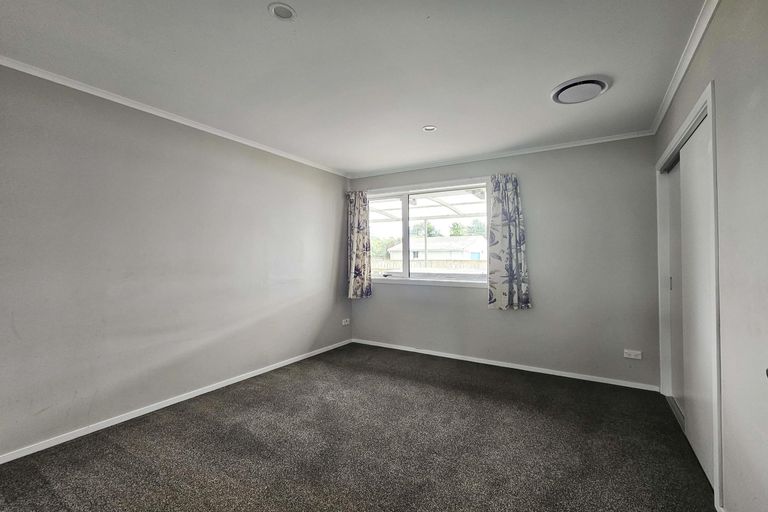 Photo of property in 11 Salas Place, Papakura, 2110