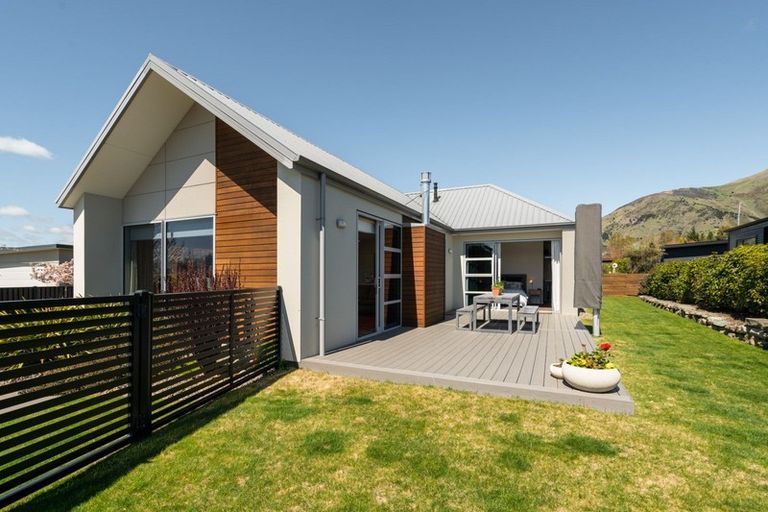 Photo of property in 17 Daniels Terrace, Wanaka, 9305