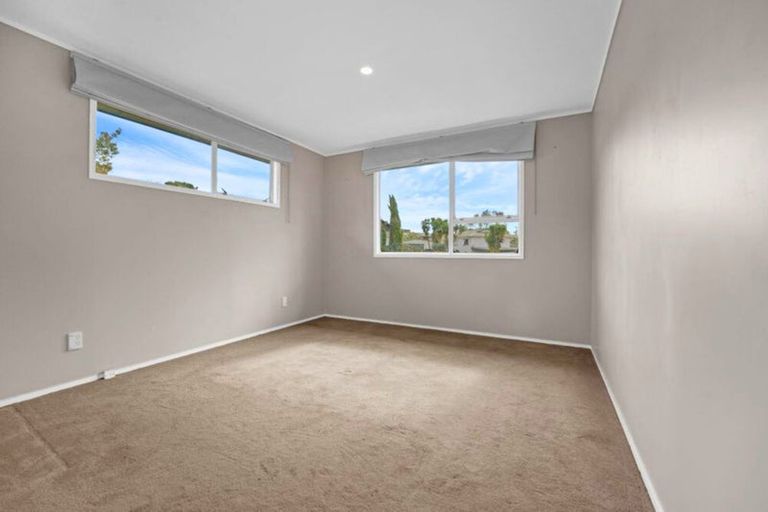 Photo of property in 17 Landow Place, Henderson, Auckland, 0612