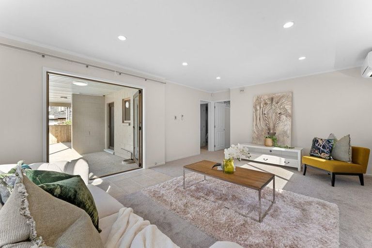 Photo of property in 152 Luckens Road, West Harbour, Auckland, 0618