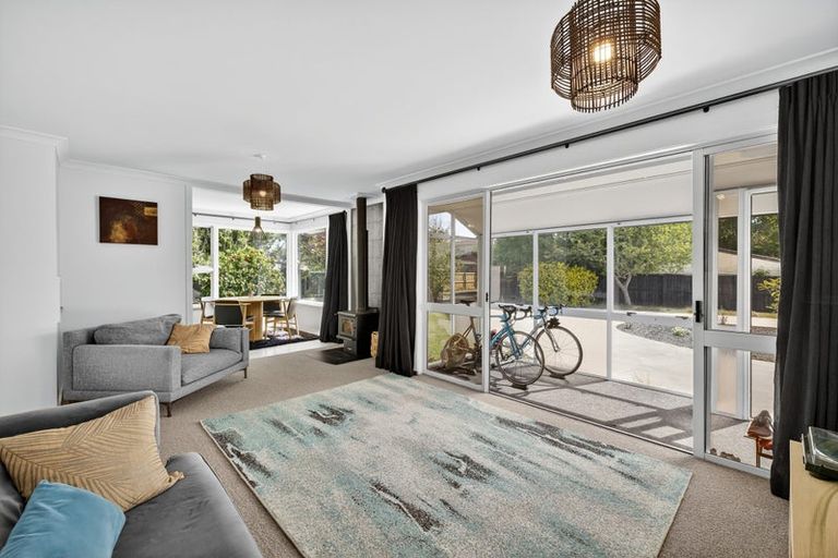 Photo of property in 100 Avondale Road, Avondale, Christchurch, 8061