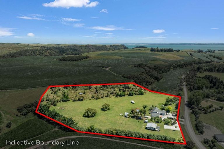 Photo of property in 3265 South Head Road, South Head, Helensville, 0874